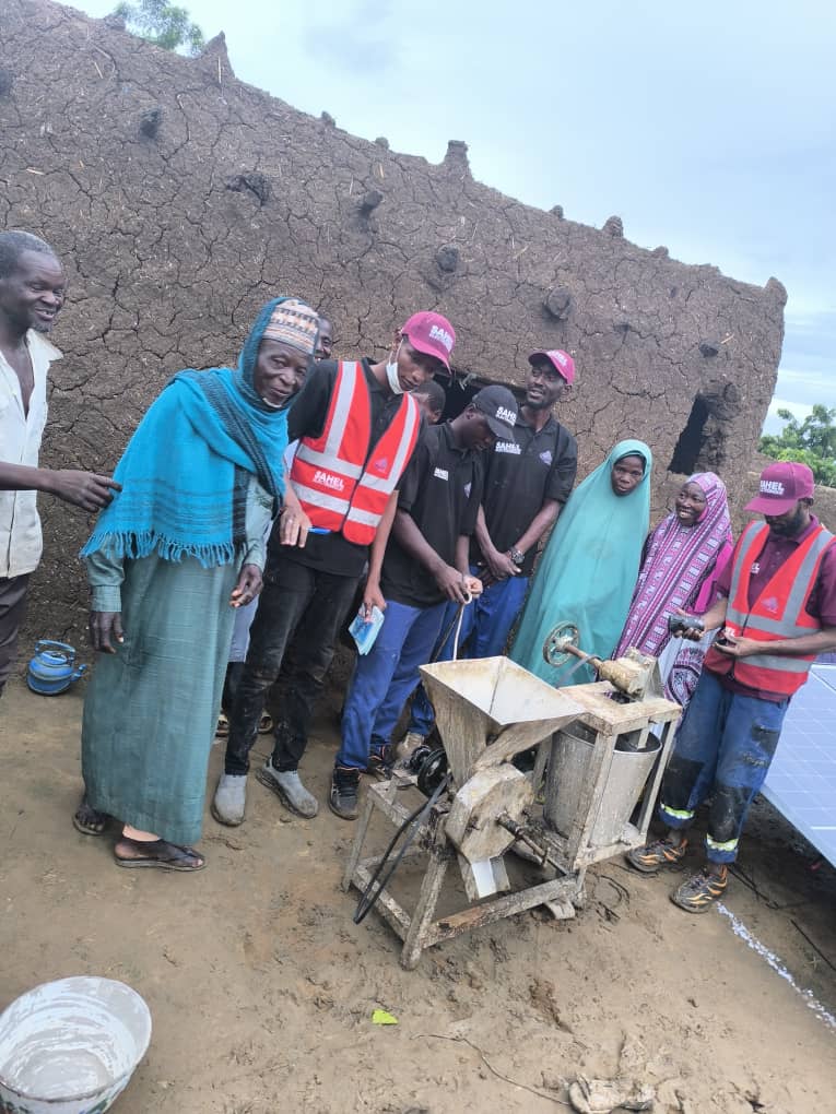 Sahel Électronique team training community members on solar mill operation