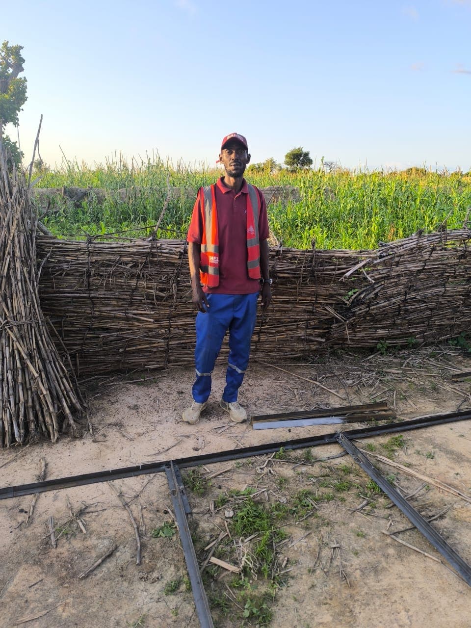 Sahel Électronique technician in the field